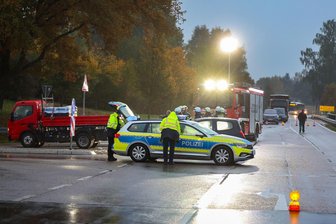 Mehrstündige Vollsperrung der B 180 in Waldenburg nach Verkehrsunfall - An der Unfallstelle in Waldenburg bildete sich wegen der Absperrung ein Fahrzeugstau.