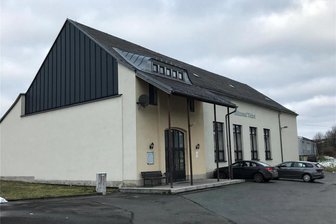 Mehrzweckhalle in Triebel größtes Bauvorhaben der Gemeinde in diesem Jahr - An den linken Giebel des Kultursaals in Triebel soll eine Mehrzweckhalle angebaut werden.