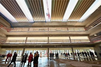 Meilenstein beim größten Chemnitzer Schulneubau - Der Rohbau der neuen Oberschule am Hartmannplatz lässt erahnen, dass hier ein zeitgemäßes, ästhetisches und funktionales Gebäude entsteht.