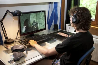 „Meine Eltern sind irgendwann an mir verzweifelt“: Wenn Zocken den Alltag bestimmt - Videospiele erfreuen sich einer konstant großen Beliebtheit - doch, wenn ein gesundes Maß überschritten wird, kann es gefährlich werden.