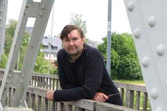 "Meine Heimat ist das Chemnitztal" - Sören Polzt-Homuth ist für die Region Rochlitzer Muldental zuständig, hier auf der Hängebrücke Zaßnitz.