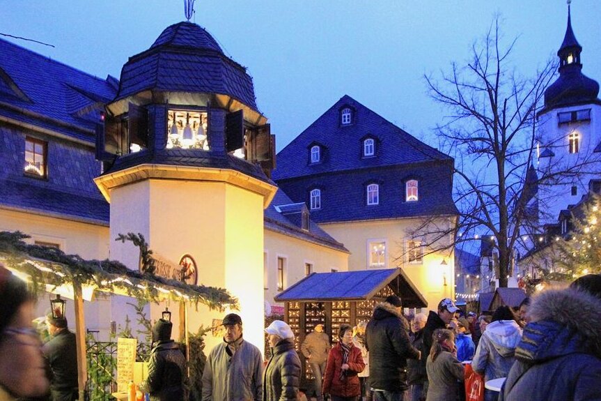 Meissner Glockenspiel in Schwarzenberg: Ende der langen Stille in Sicht - Das Areal am Porzellanglockenspiel in der Schwarzenberger Altstadt ist ein beliebter Treffpunkt für Einheimische und Besucher der Stadt. 