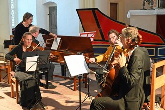 Meisterwerke der Vergangenheit: Über 300 Jahre alte Beingeige erklingt in Augustusburg - Eva Salonen, Michael Schönheit, Thomas Fritzsch und Stephan Wünsch (v.l.) in der Schlosskapelle Augustusburg.