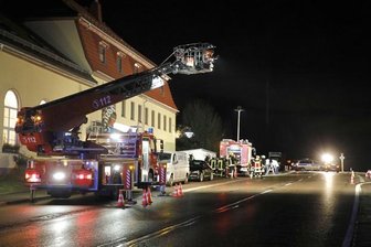 Memmendorf: Fußgängerin stirbt nach Kollision mit Pkw - Eine Fußgängerin verstarb am Dienstagabend nach einer Kollision mit einem Auto.