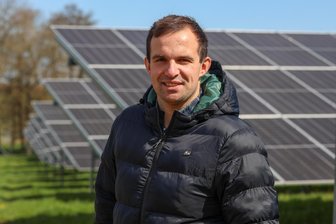 Memmendorfs Großkraftwerk ist nun offiziell in Betrieb - Kurt Auerswald ist der Vorsitzende der Agrargenossenschaft Memmendorf, die den Solarpark mit den Partnern enerlogo und Maxsolar projektierte und betreibt.