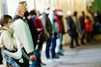 Menschenkette und Gedenken für Corona-Tote - Menschenketten für Solidarität in der Pandemie gibt es seit Wochen deutschlandweit. 