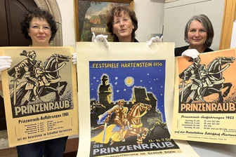 Menschenraub, Totschlag und ein Happy End: Hartenstein führt True-Crime-Story aus Sachsen in der Schlossruine auf - Bianca Jokisch, Susann Gramm und Ramona Markstein (von links) sind das Trio, das bei der für Juni 2025 geplanten Neuauflage der Prinzenraub-Festspiele in der Schlossruine Hartenstein die Fäden zieht.