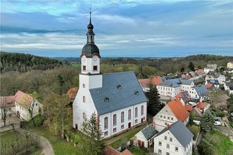 Menschliche Knochen in Kirche in Wechselburg gefunden - In der St. Ottokirche von Wechselburg entdeckten Besucher jetzt menschliche Überreste. 