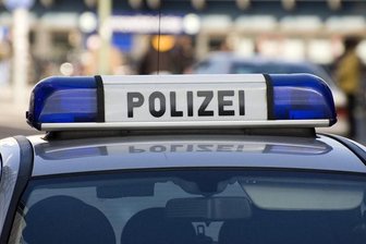 Mercedes kollidiert mit Audi - 38.000 Euro Schaden - 