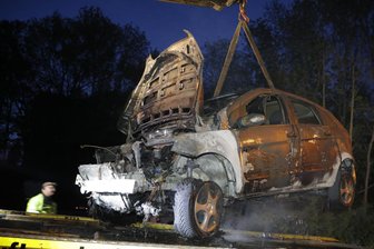 Mercedes vollständig ausgebrannt -