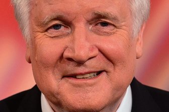 Merkel redet - Seehofer bleibt Debatte fern - Horst Seehofer - Bundesinnenminister und CSU-Chef