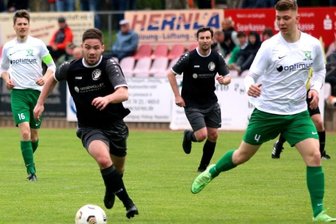 Merkur hofft auf elften Sieg im 22. Spiel - Max Löscher (links) und seine Teamkameraden von Merkur Oelsnitz wollen sich am Sonntag einen Platz unter den ersten vier sichern. 