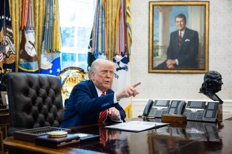 Merz besucht Trump: Die Stolperfallen im Weißen Haus - US-Präsident Donald Trump hat die Regeln für den Empfang von Staatsgästen im Weißen Haus geändert: Der ehemalige Reality Star inszeniert die Zusammenkünfte wie eine Dschungelcamp-Prüfung.