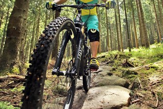 Mettenschicht im Trail-Center auf dem Rabenberg: Biker starten im Erzgebirge vor Winterpause zur letzten Runde - Für alle Biker lohnt sich am Wochenende ein Ausflug auf den Rabenberg. Das Saisonende naht.