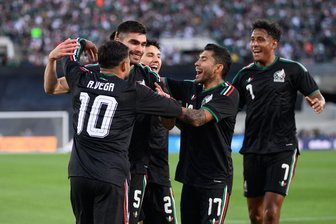 Mexiko gewinnt WM-Vorbereitungsspiel gegen Australien - Mexiko bejubelt Johan Vásquez' Siegtreffer gegen Australien.