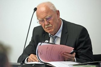 Bei einer Sitzung des Stadtrates 2020. Die Zeit des Aktenwälzens ist für ihn Geschichte. 