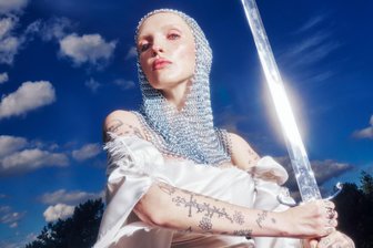Mia Morgan zieht mit dem neuen Album „Silber“ ein verdammt scharfes Schwert! - Kriegerin: Mia Morgan!