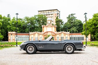 Michael Ballack versteigert seinen Ferrari - für um die 15 Millionen Euro - Michael Ballack will diesen seltenen Ferrari verkaufen.