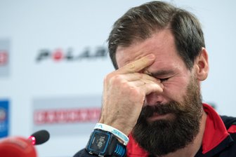 Michael Röschs Abschied unter Tränen - Tränen bei der Verkündung des Abschieds: Der von Deutschland nach Belgien gewechselte Staffel-Olympiasieger Michael Rösch verkündet auf einer Pressekonferenz in Oberhof das Ende seiner aktiven Biathlon-Karriere.