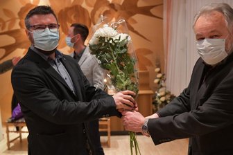 Michael Wiezorek ist Muldas neuer Bürgermeister - Michael Wiezorek (l.) ist neuer Bürgermeister der Gemeinde Mulda. Der noch amtierende Bürgermeister Reiner Stiehl gratuliert.