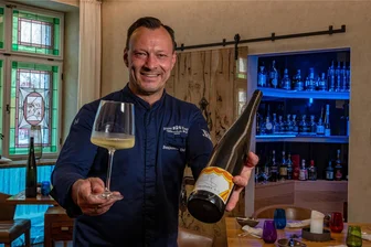 Michelin-Stern geht ins Erzgebirge: Dieses Restaurant gehört jetzt zur Crème de la Crème der Spitzengastronomie - Küchenchef Benjamin Unger: „Wir haben 16 Jahre darauf hingearbeitet. Jetzt haben wir es endlich geschafft.“