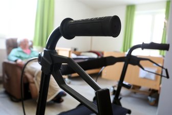 Miese Betrugsmasche: Erzgebirgerin von falscher Masseurin hereingelegt - Eine Seniorin ist in ihrer Wohnung in Stollberg bestohlen worden.