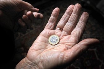 Miete, Energie, Lebensmittel: Inflation treibt immer mehr Rentner in die Grundsicherung - Für Tausende Rentne rin Sachsen und Thüringen reicht das Geld nicht zum Leben. Sie sind auf Grundsicherung angewiesen. Und es werden immer mehr. (Symbolbild)
