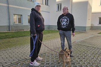 Mieter frieren vor Weihnachten in Werdau: „Dann ist meine Kaution bestimmt auch futsch“ - Daniela Frank hat wie Nachbar René Frick pünktlich die Miete überwiesen. Beide sind sauer auf ihren Vermieter, wollen nur noch weg. Sie hoffen auf die Hilfe der Werdauer Großvermieter.