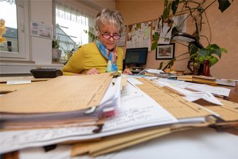 Mieterhöhungen bei der AWG Plauen: Mieterverein verzeichnet erhöhten Beratungsbedarf und schiebt notfalls Sonderschichten - Marlies Hager, Vorsitzende des Vogtländischen Mietervereins, empfiehlt betroffenen AWG-Mitgliedern die Beratung: „Wer jetzt einfach nur zustimmt, erhöht unser aller Mieten.“