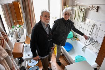 Mietstreit in Chemnitz: Rentner leben seit über vier Monaten ohne warmes Wasser - Kalt: Seit dem 12. November 2023 kommt kein warmes Wasser mehr aus der Leitung in der Wohnung von Maria und Michael Backhaus.