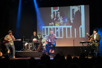 Mike Kilian macht mit Rockhaus auf Akustik-Tour Station in Zwickau - Rockhaus haben mit ihrer Akustik-Tour im Alten Gasometer in Zwickau Station gemacht.