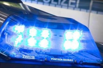 Mildenau: Mercedes kollidiert mit Renault - drei Verletzte - 