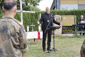 Militärbischof warnt in Frankenberg: Bundeswehr-Soldaten am Limit - Der evangelische Militärbischof Bernhard Felmberg nahm am Gottesdienst in der Wettiner-Kaserne teil.