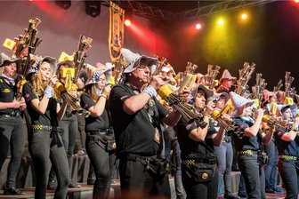 Milkauer Schalmeien sorgen vielerorts für Partylaune - Die Milkauer Schalmeien bei ihrem Musikfest nach Oktoberfestmanier im Herbst 2018 in der Hartharena. 