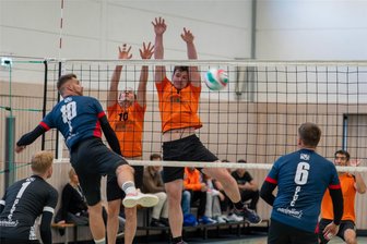 Milkauer Volleyballer wollen junge Freiberger Truppe ein weiteres Mal stoppen - Das starke Blockspiel von Julius Haubold (M.) wird den Milkauern am Wochenende gegen Freiberg fehlen.