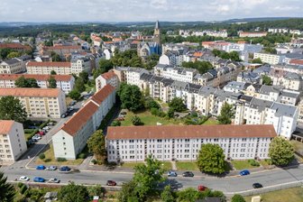 Millionen-Förderscheck für Plauen - Stadtteil Haselbrunn mit Markuskirche aus der Vogelperspektive: Mehrere Projekte sollen mit den Millionen vom Freistaat umgesetzt werden.