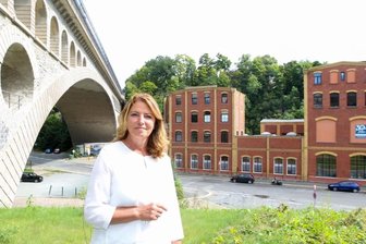 Millionen-Investition geplant: Ausbildungsstätte für Schweißer - Annett Schmidt ist seit mehr als 20 Jahren Geschäftsführerin der Fördergesellschaft für berufliche Bildung Plauen-Vogtland. Bereits die Vereinsgründung im Januar 1991 hat die Plauenerin miterlebt.