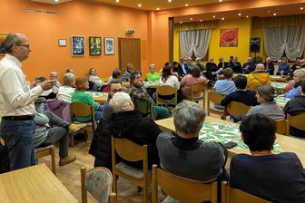 Millionen-Projekt Edeka Lengenfeld: Hitzige Diskussion vor entscheidender Stadtratssitzung - Diskussion des Edeka-Projektes Montagabend im Hotel „Lengenfelder Hof“. Thomas Kupke findet die Brachenbelebung via Edeka-Neubau gut. „Ich würde im alten Markt aber weiter Lebensmittel anbieten, sonst stirbt Lengenfeld aus.“
