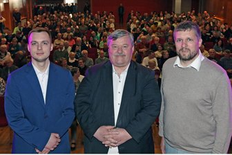 Millionen sparen, Windräder stoppen: So kontrovers diskutieren Werdaus OB-Kandidaten - Diese drei Kanditaten bewerben sich um das Amt des Oberbürgermeisters in Werdau: Willy Lippold (Die Linke), Amtsinhaber Sören Kristensen (UL ) und Philipp Meyer (BfW, von links).