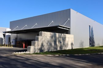 Millioneninvestition im Erzgebirge: Firma weiht neue Halle ein – und öffnet Türen für Besucher - Die neue Produktionshalle bei Kannegießer in Aue.