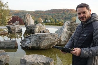 Millioneninvestition in Kurbad-Areal im Erzgebirge - Musikbrunnen jetzt fertiggestellt - Der Musikbrunnen in Bad Schlema wurde saniert. Denny Matthias hat die Planung für die Arbeiten übernommen.