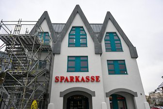 Millioneninvestition: Sparkassenfiliale in Limbach-Oberfrohna nach Umbau wieder voll in Betrieb - Die Sparkasse am Markt wurde großflächig saniert und modernisiert.