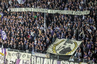 Millionenloch beim FC Erzgebirge Aue: Warum der Landkreis den Veilchen aus der Klemme hilft - Nicht nur die Fans des FC Erzgebirge Aue unterstützen den Verein, auch der Landkreis hilft den Veilchen beim Bewältigen der finanziellen Probleme.