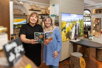 Millionenprojekt an den Greifensteinen: Tourist-Information arbeitet bald nachhaltiger - Machen im Berghaus Lust auf die Greifensteinregion: Romy Schmidt (l.) und Janet Blumberger.