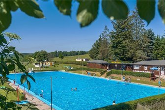 Millionenprojekt Freibad Lengefeld auf Eis gelegt - Das Freibad in Lengefeld hat wieder für Besucher geöffnet. Aus der erhofften fast 2,48 Millionen Euro teuren Sanierung wird vorerst aber nichts.