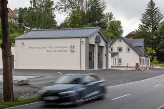 Millionenprojekt im Erzgebirge abgeschlossen: Tannenberger Feuerwehr bezieht neues Depot - Bis auf Restarbeiten ist der Bau des neuen Tannenberger Feuerwehrdepots abgeschlossen.
