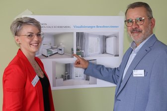 Millionenprojekt im Erzgebirge: Neues Pflegeheim kurz vor Fertigstellung - Einrichtungsleiterin Maria Heike und Geschäftsführer Alexander Dettmann zeigen, wie die Zimmer ab November aussehen.