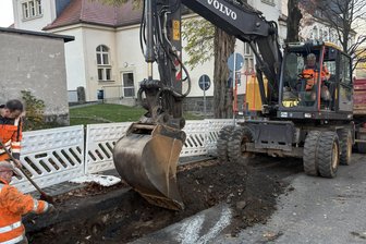 Millionenprojekt im Erzgebirge: Stadtwerke nutzen bald Abwärme von Großbetrieb zum Heizen - Im Zeller Berggebiet in Aue entsteht eine Fernwärmeleitung.