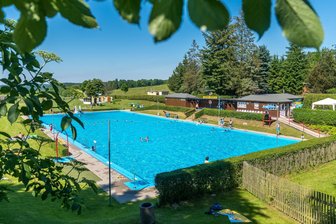 Millionenprojekt Schwimmbad: Warum Pockau-Lengefeld jetzt alles auf eine Karte setzt - Das Schwimmbad in Lengefeld gibt es bereits seit 1929. Eine Sanierung ist dringend nötig.