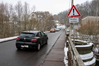 Millionenprojekt Zschopaubrücke in Mittweida: Freistaat nennt Details zur geplanten Sanierung - Die Brücke über die Zschopau in Mittweida ist in keinem guten Zustand.